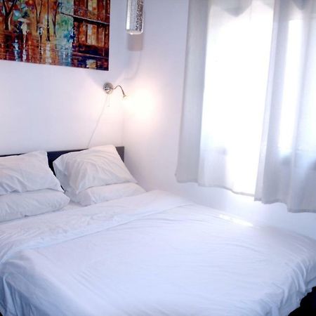 Central Apartment With Shelter Room -1 Bedroom & Living Room And Balcony Тел Авив Екстериор снимка