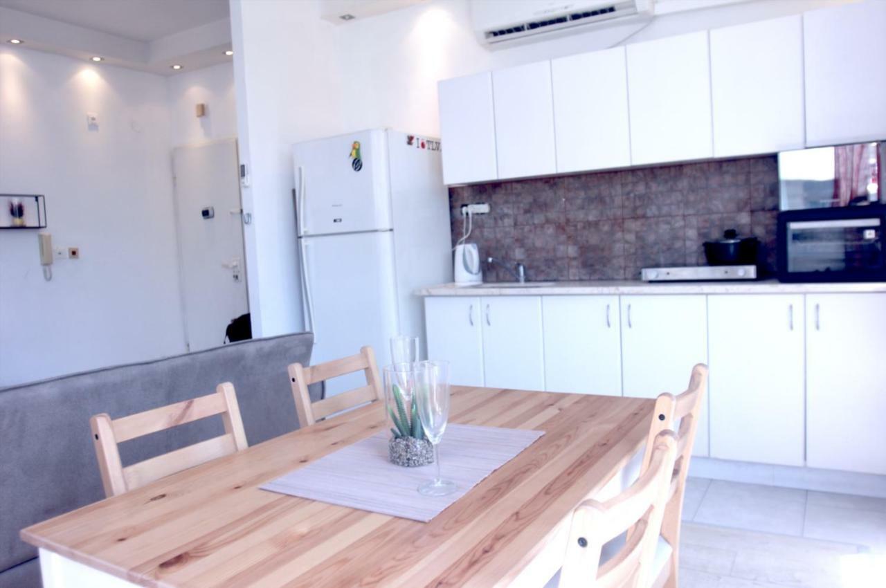 Central Apartment With Shelter Room -1 Bedroom & Living Room And Balcony Тел Авив Екстериор снимка