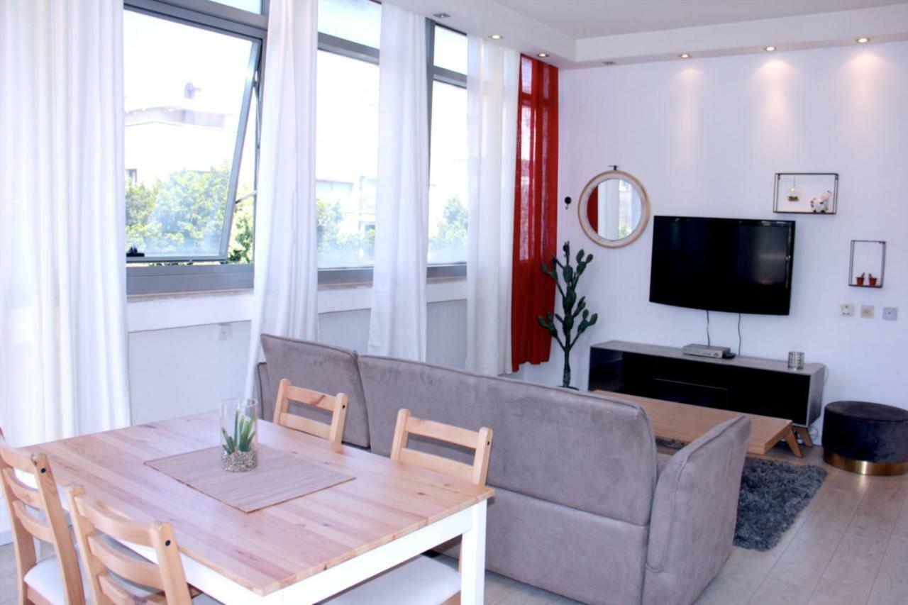Central Apartment With Shelter Room -1 Bedroom & Living Room And Balcony Тел Авив Екстериор снимка